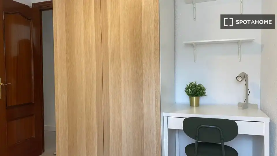 Bedroom of Flat for rent in Madrid  with Air Conditioner, Heating and Furnished