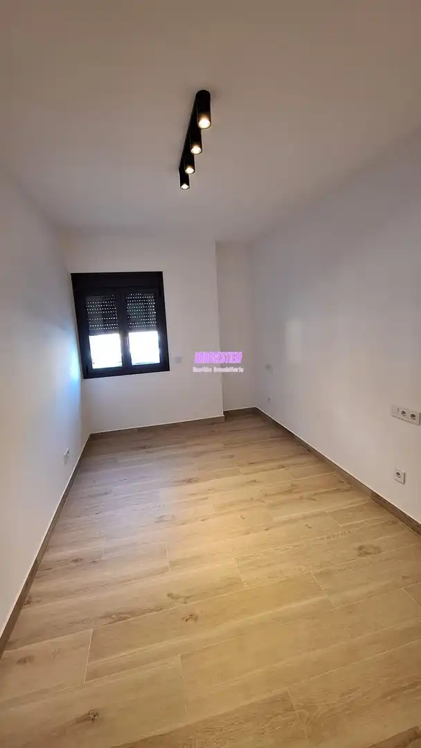 Schlafzimmer von Erdgeschoss zum Verkauf in Badalona mit Klimaanlage