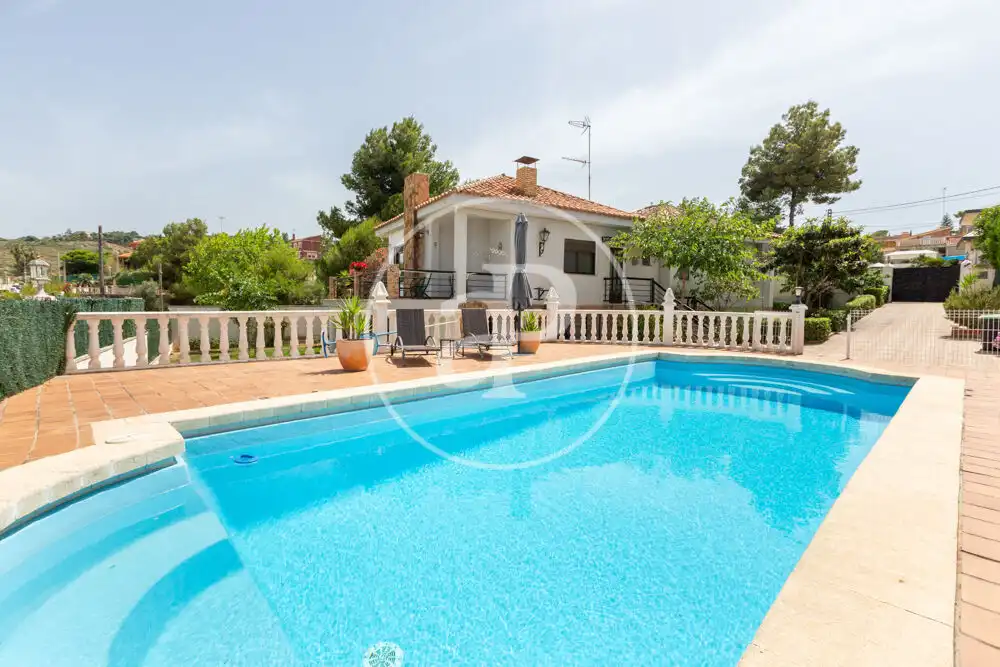 Vista exterior de Casa o chalet en venta en Chiva con Aire acondicionado, Calefacción y Jardín privado