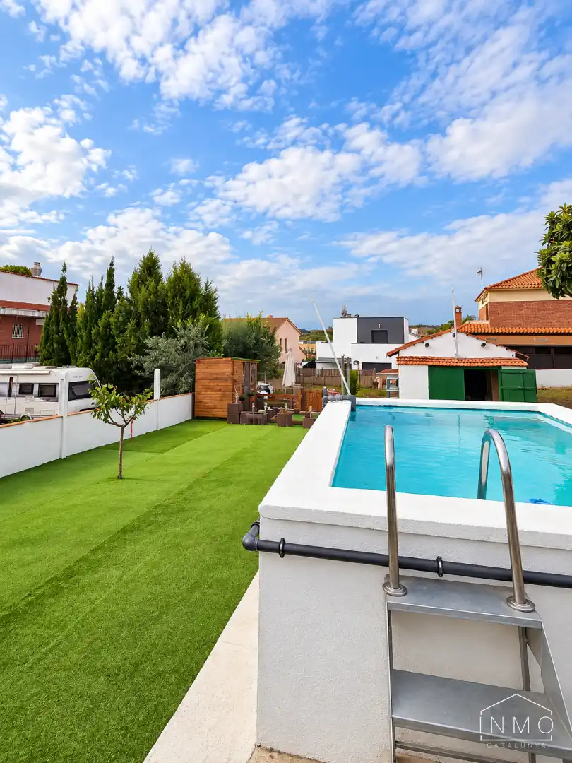 Villa avec piscine à vendre à Avinguda Quinze