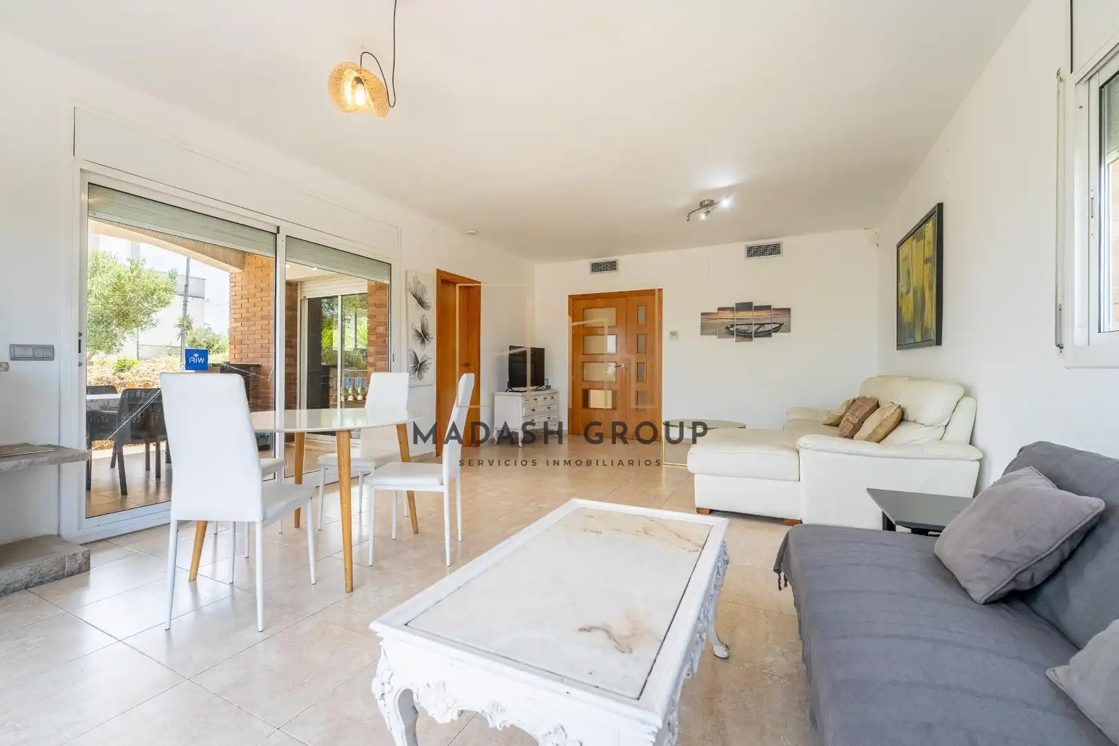 Sala d'estar de Casa o xalet en venda en Calafell amb Aire condicionat, Calefacció i Jardí privat