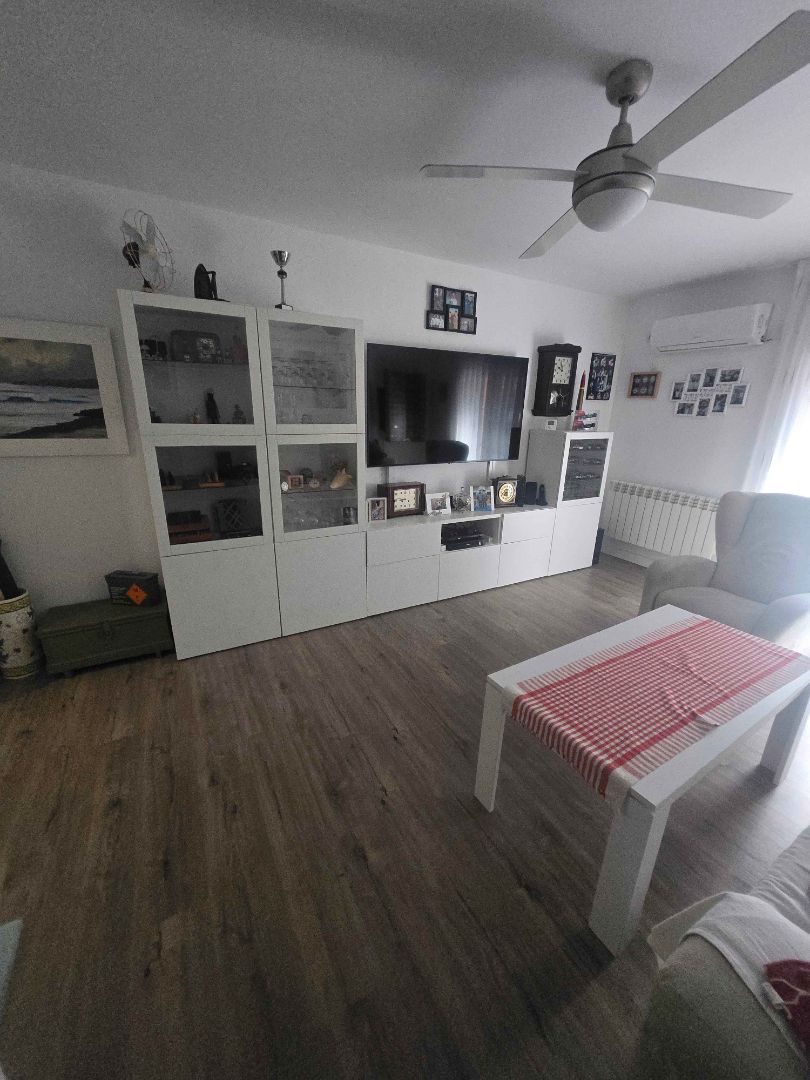 Living room of Flat for sale in Alcalá de Henares  with Air Conditioner, Heating and Parquet flooring