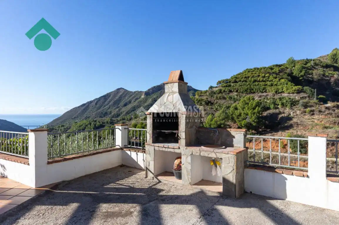 Vista exterior de Finca rústica en venda en Nerja amb Piscina