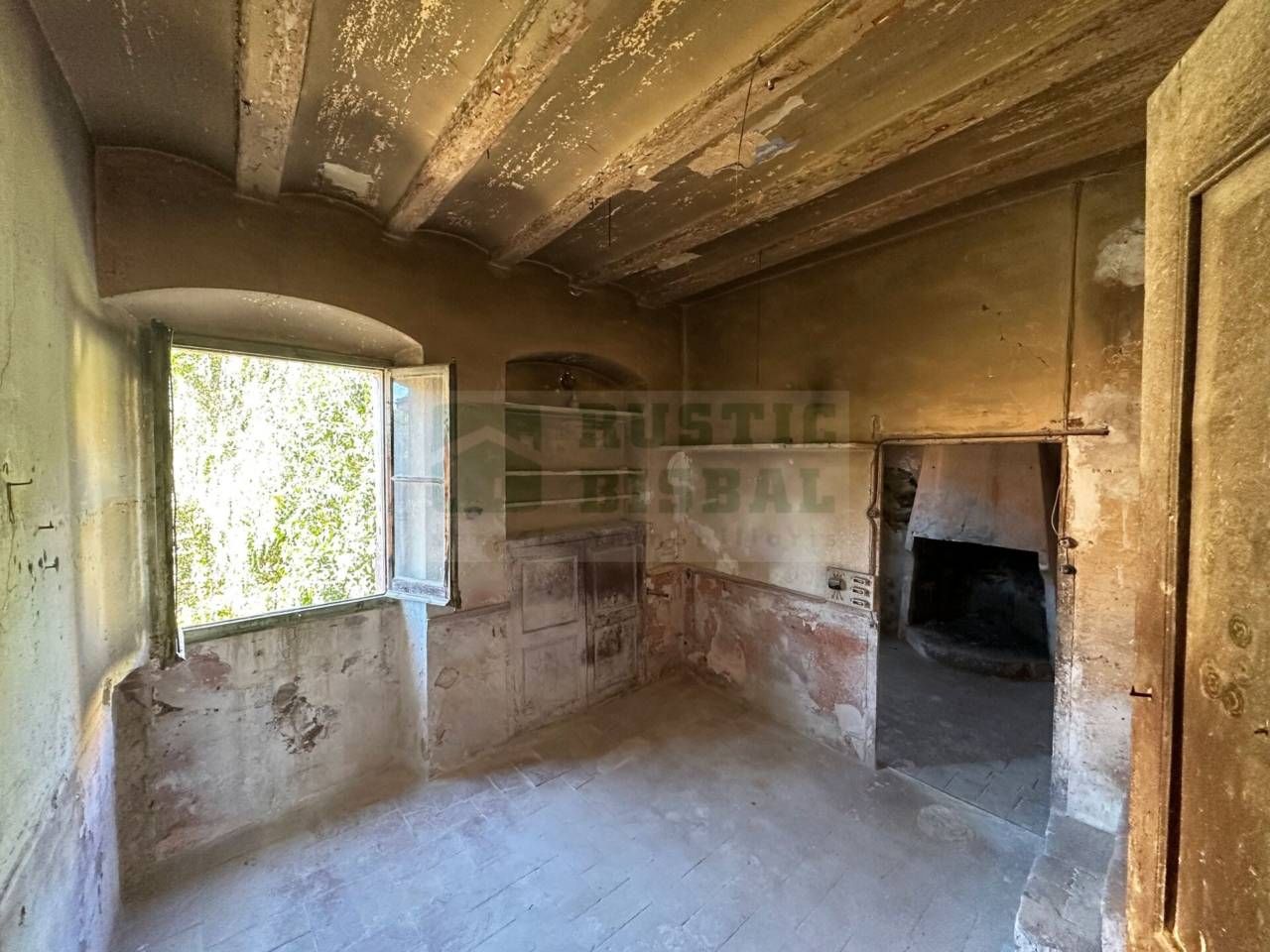 Cuina de Finca rústica en venda en La Bisbal d'Empordà