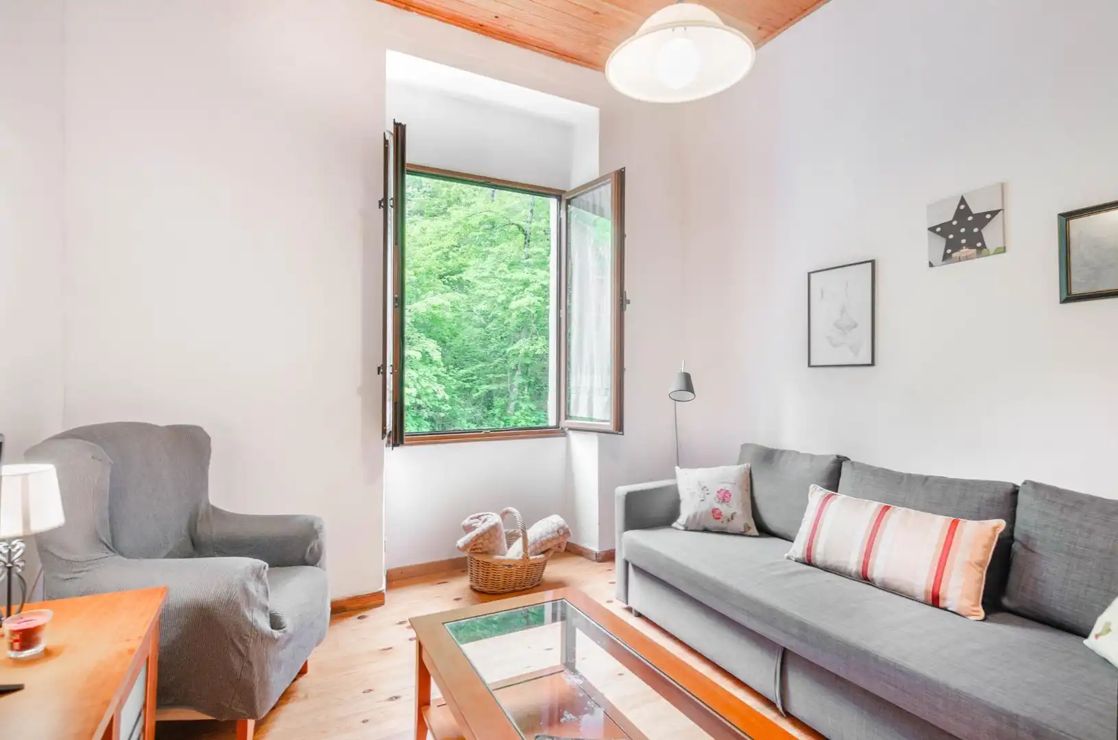 Sala de estar de Casa adosada en venta en Somiedo con Calefacción, Jardín privado y Trastero