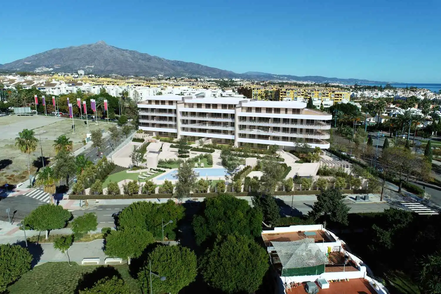 Vista exterior de Àtic en venda en Marbella amb Aire condicionat, Terrassa i Traster