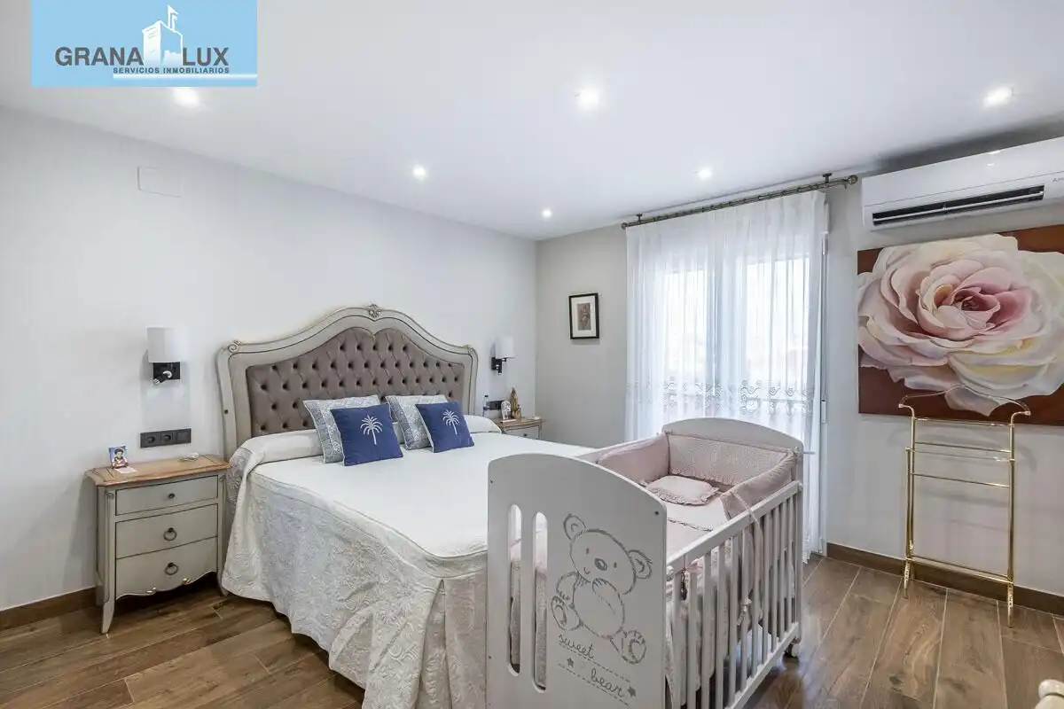 Schlafzimmer von Haus oder Chalet zum Verkauf in Peligros mit Klimaanlage, Heizung und Terrasse