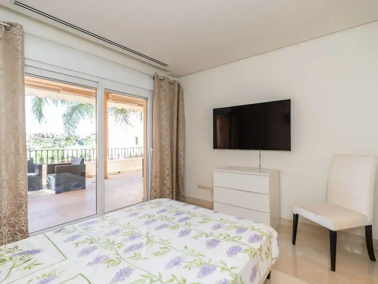 Habitación de Piso en venta en Marbella con Aire acondicionado, Terraza y Piscina