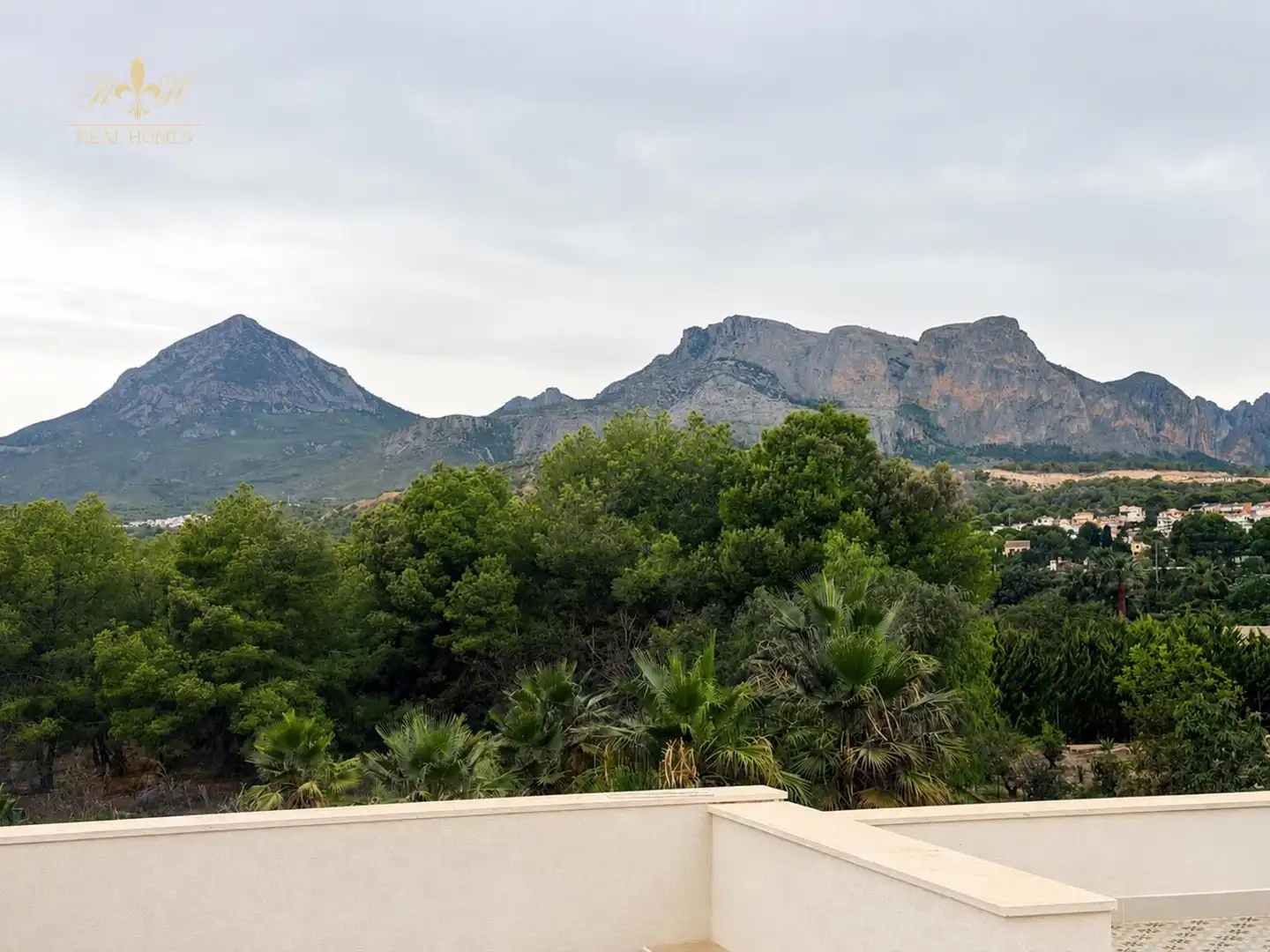 Vista exterior de Casa o chalet en venta en L'Alfàs del Pi con Jardín privado, Terraza y Piscina