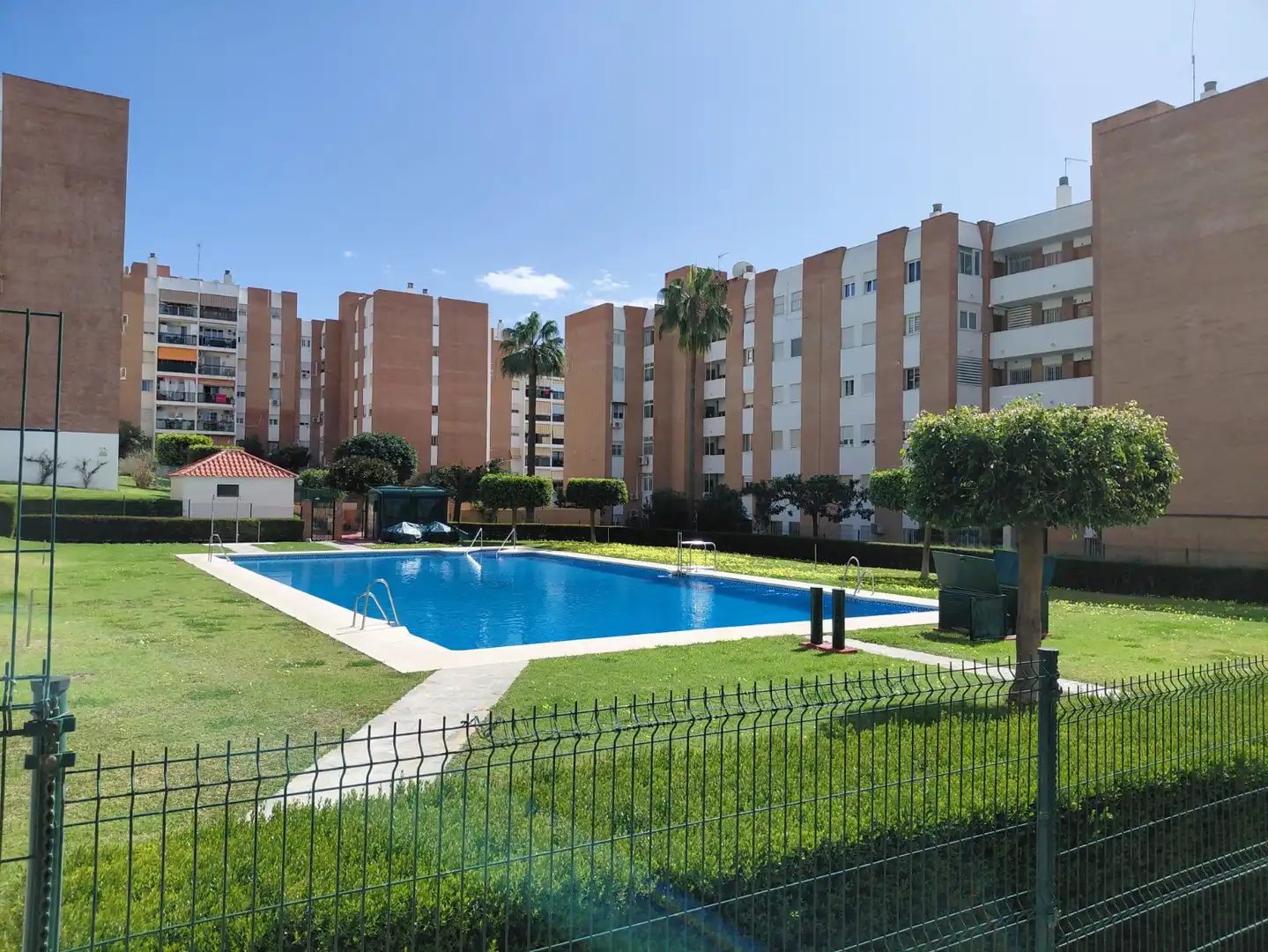 Piscina de Planta baja en venta en Benalmádena con Aire acondicionado, Trastero y Horno