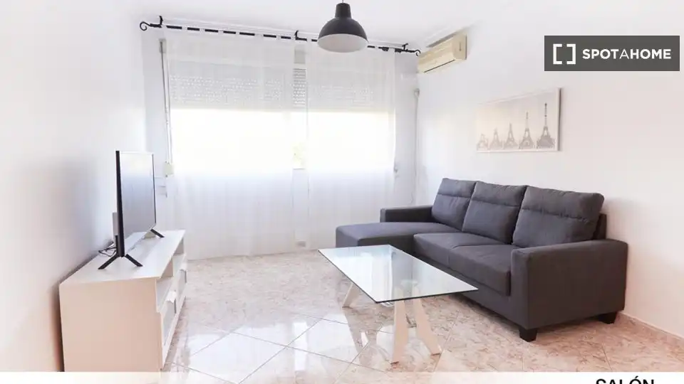 Sala de estar de Piso para compartir en Sevilla con Aire acondicionado, Terraza y Amueblado