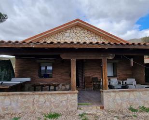 Vista exterior de Casa o xalet en venda en Driebes amb Piscina