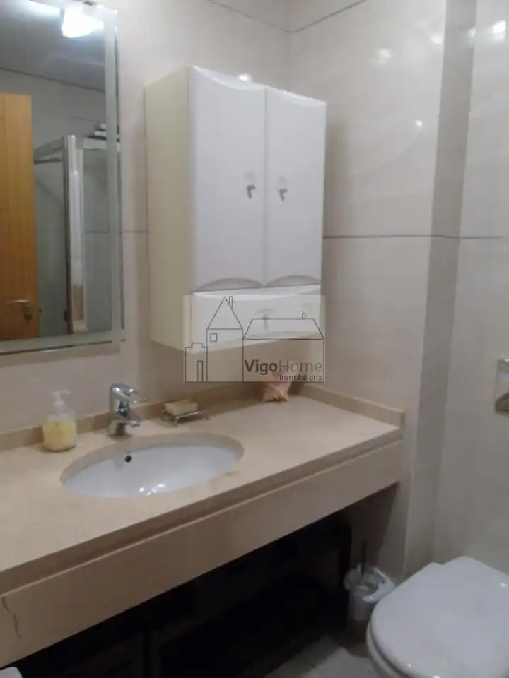 Bathroom of Flat for rent in Vigo   with Heating, Swimming Pool and Furnished