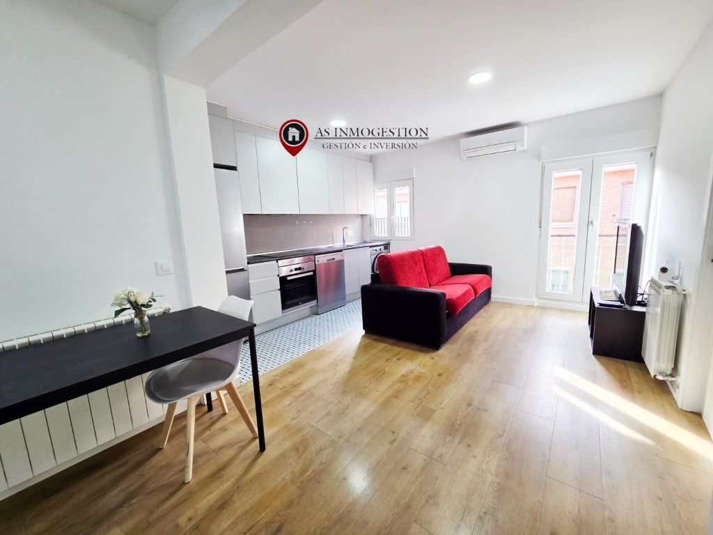 Exterior view of Flat to rent in  Madrid Capital  with Furnished and Microwave