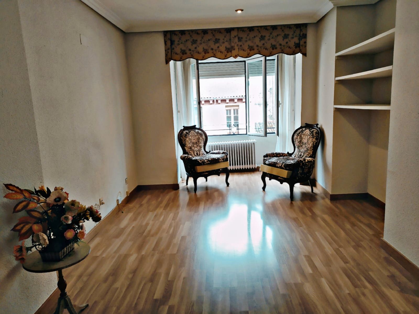 Living room of Flat for sale in  Zaragoza Capital  with Air Conditioner, Heating and Parquet flooring