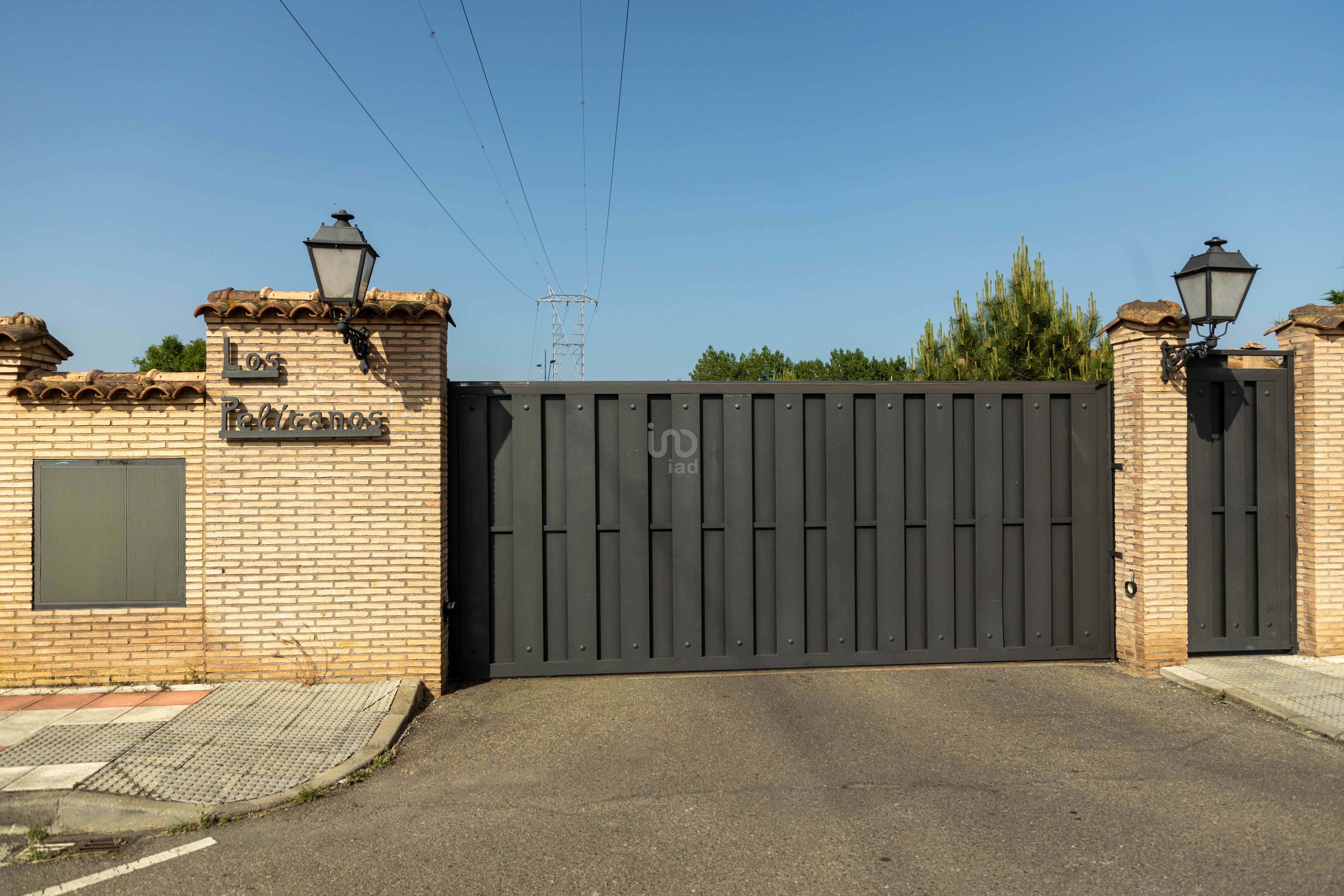Vista exterior de Casa o xalet en venda en San Andrés del Rabanedo amb Calefacció, Terrassa i Piscina