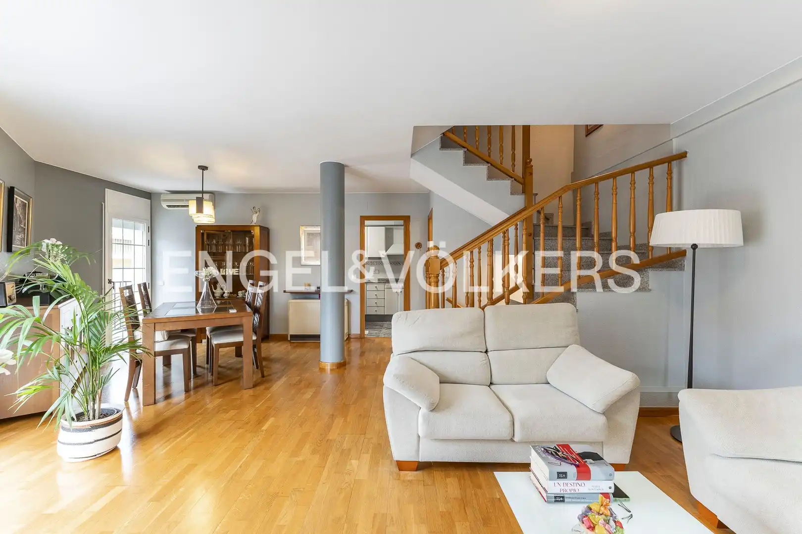 Sala de estar de Casa o chalet en venta en Barcelona con Calefacción, Parquet y Balcón