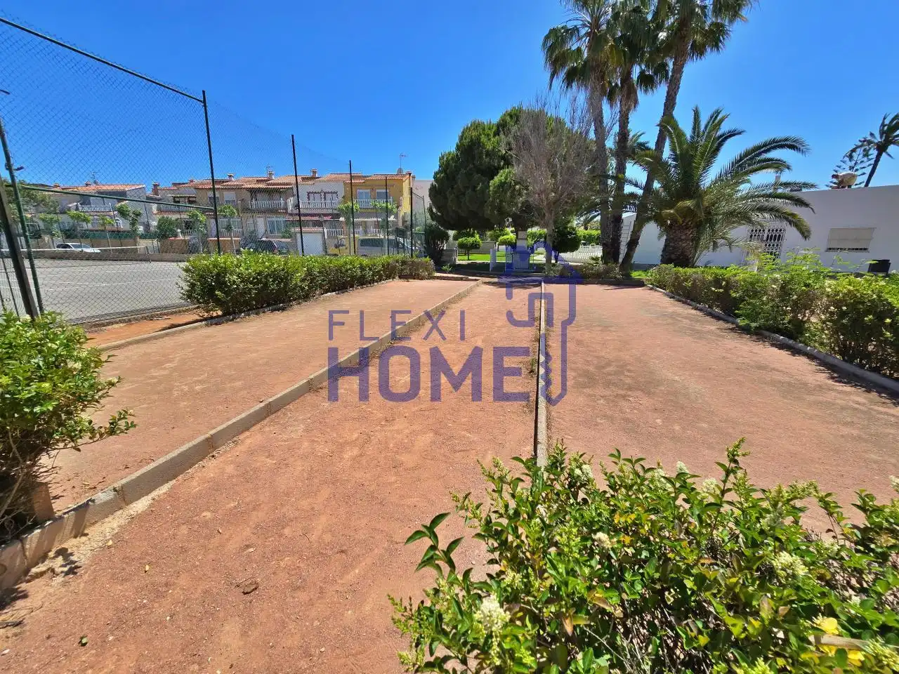 Vista exterior de Casa adosada en venta en Torrevieja con Calefacción, Jardín privado y Terraza
