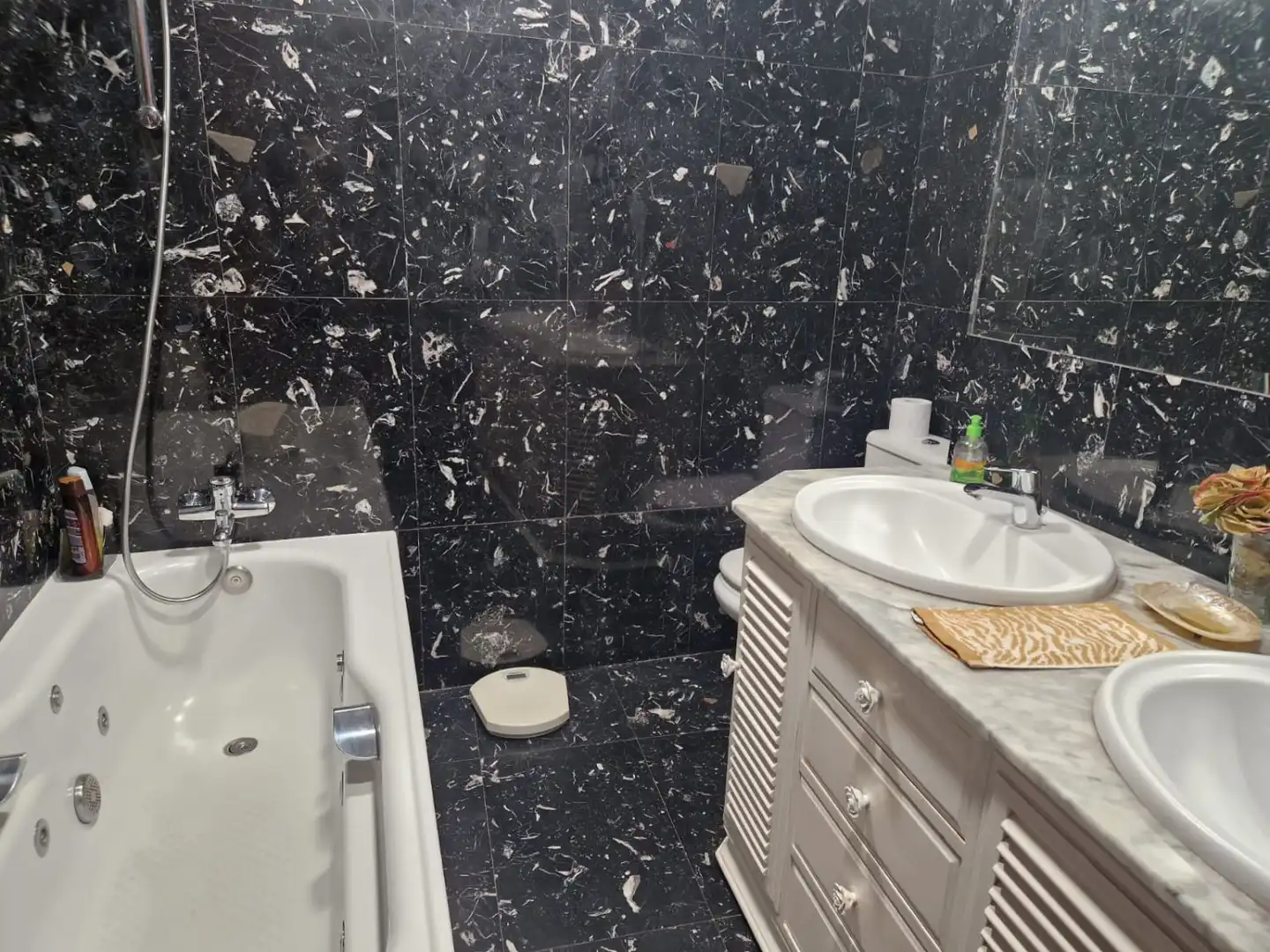 Baño de Piso en venta en Torrelavega  con Calefacción