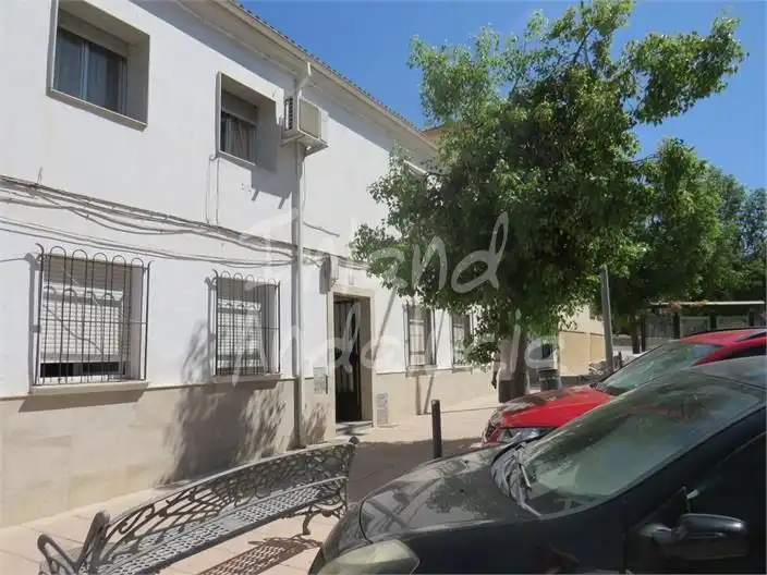 Appartement compact avec piscine à vendre à Martos