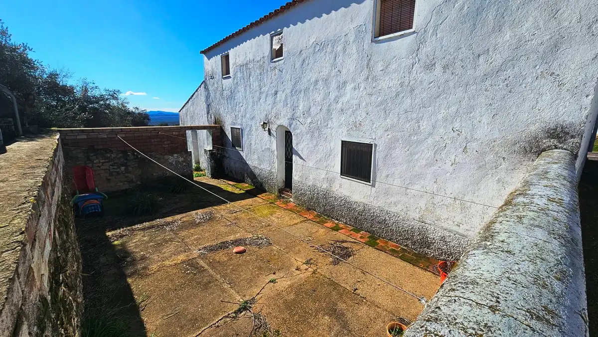 Vista exterior de Casa o xalet en venda en Almonaster la Real amb Jardí privat, Terrassa i Traster