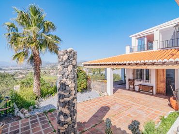 Villa con piscina in vendita a Calle alcubillas 44