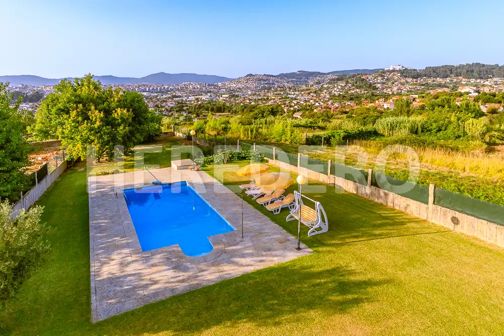 Piscina de Casa o chalet en venta en Vigo  con Calefacción, Jardín privado y Terraza