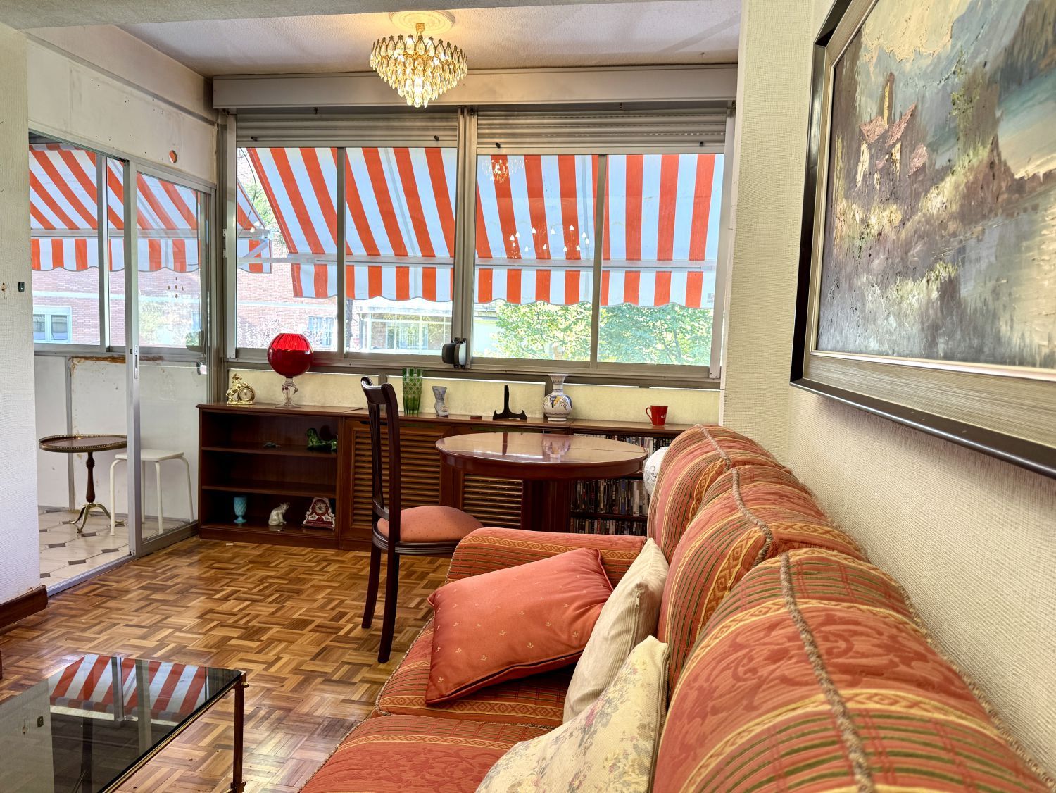 Living room of Flat for sale in  Madrid Capital  with Heating, Parquet flooring and Terrace
