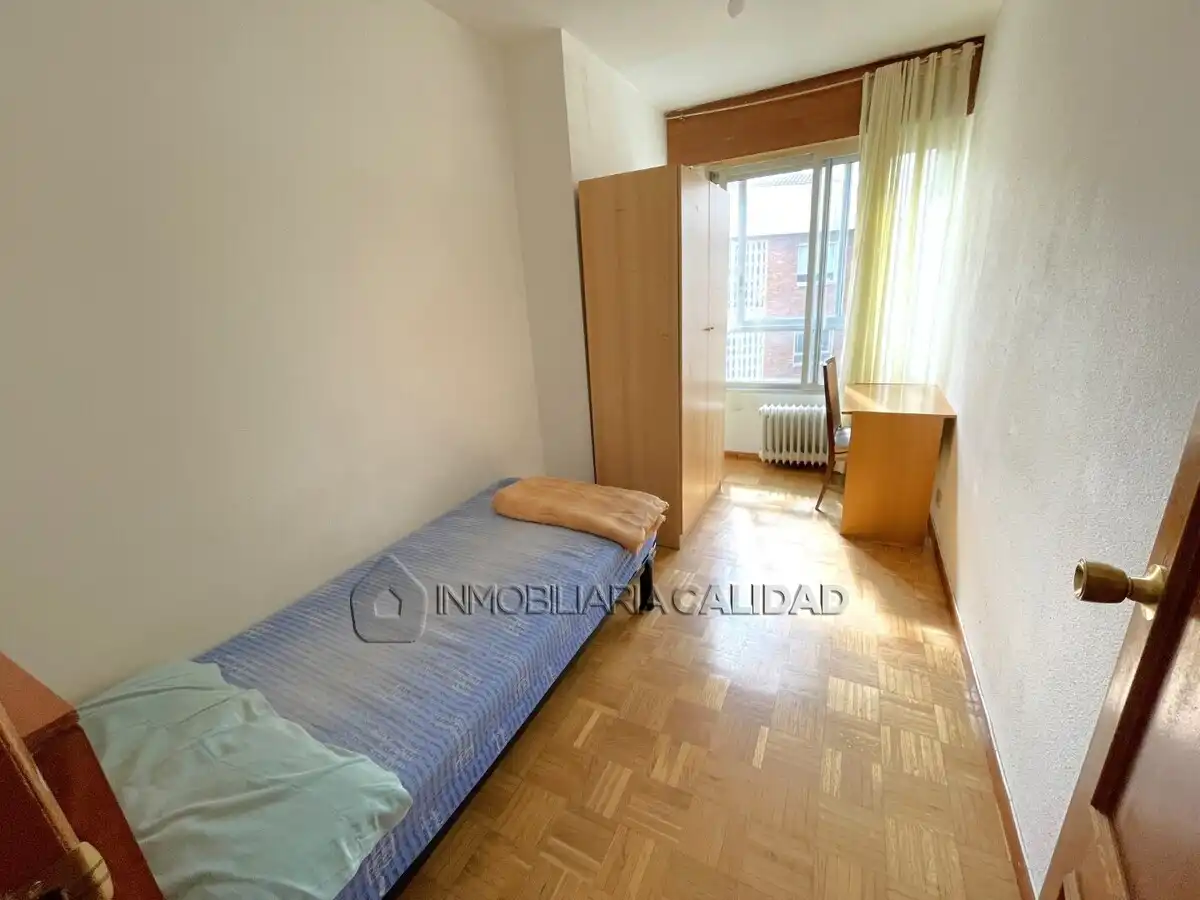 Bedroom of Flat for rent in Burgos  with Heating and Furnished