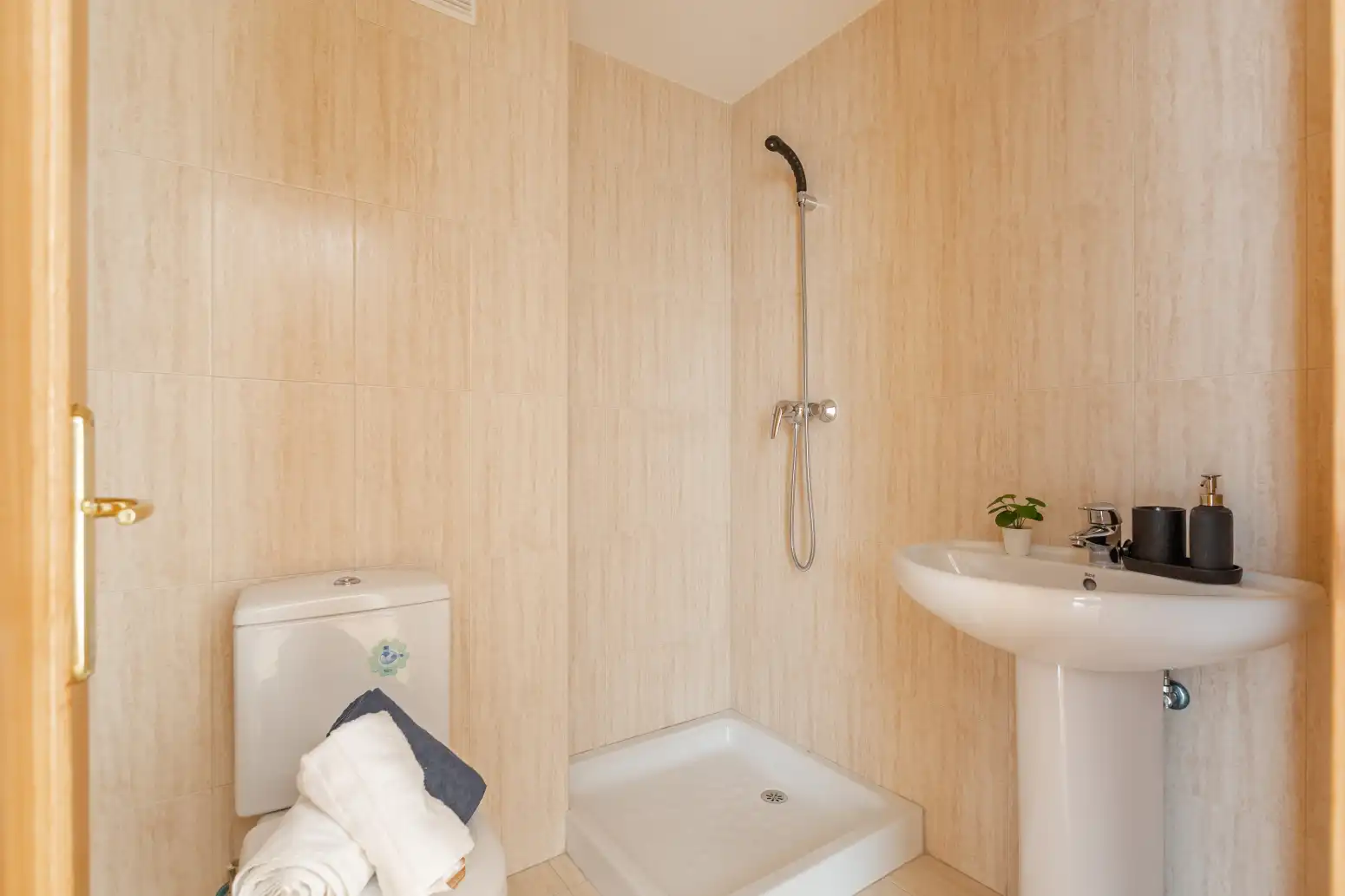Baño de Piso en venta en  Pamplona / Iruña con Calefacción, Jardín privado y Parquet