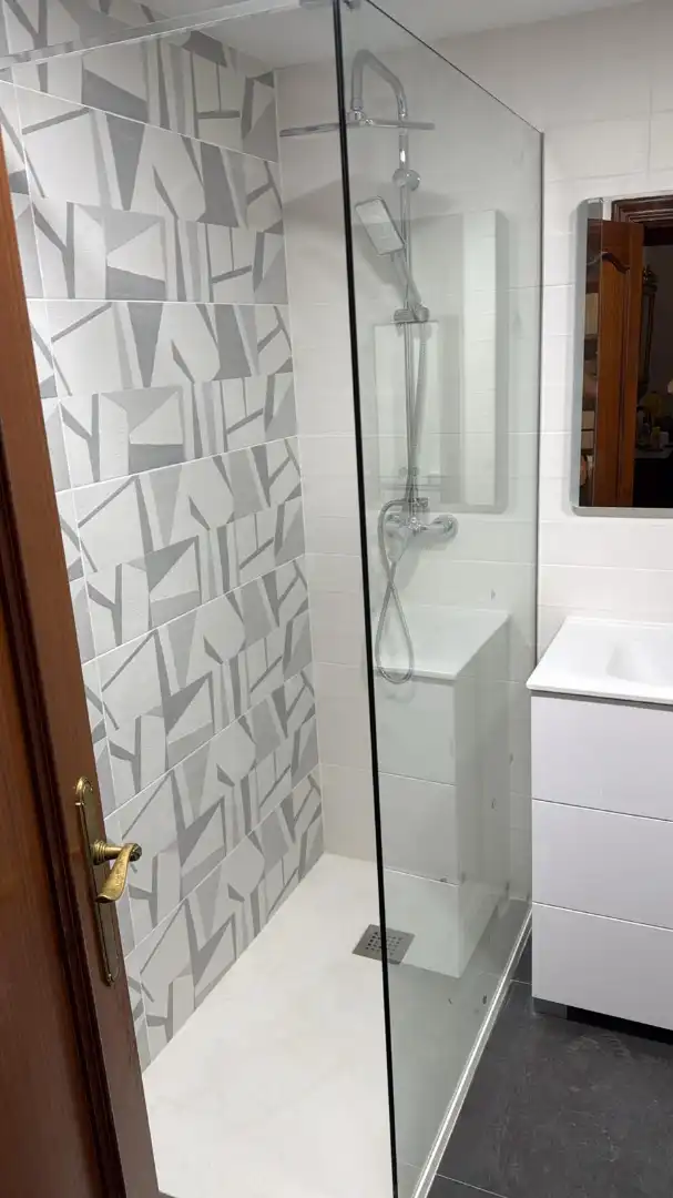 Bathroom of Flat for rent in Granada  with Heating, Furnished and Washing machine