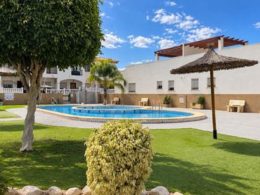 Apartamento con piscina en venta en La Ciñuelica - Punta Prima