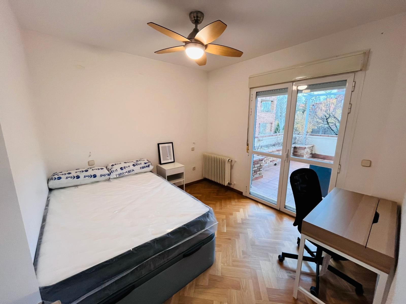 Bedroom of Flat to share in Majadahonda  with Heating, Terrace and Furnished