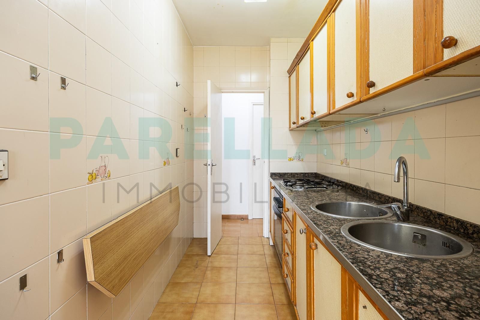 Kitchen of Flat for sale in Badalona