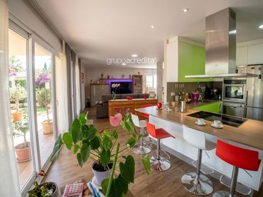 Detached house with pool for sale in Castro