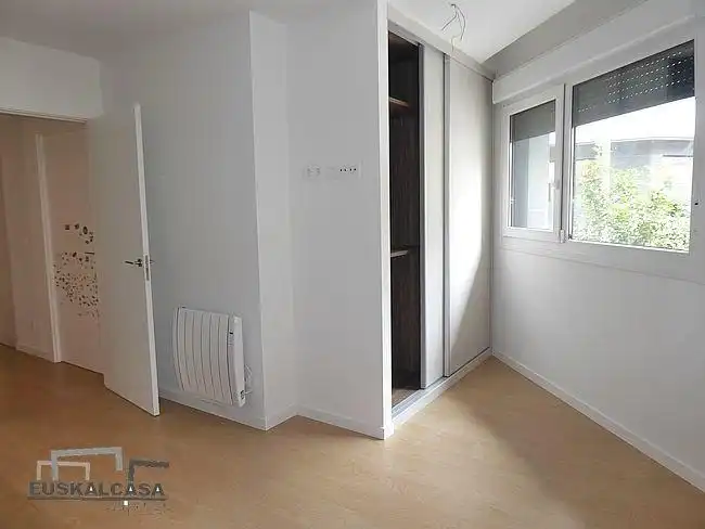 Habitación de Planta baja en venta en Bilbao  con Calefacción y Trastero