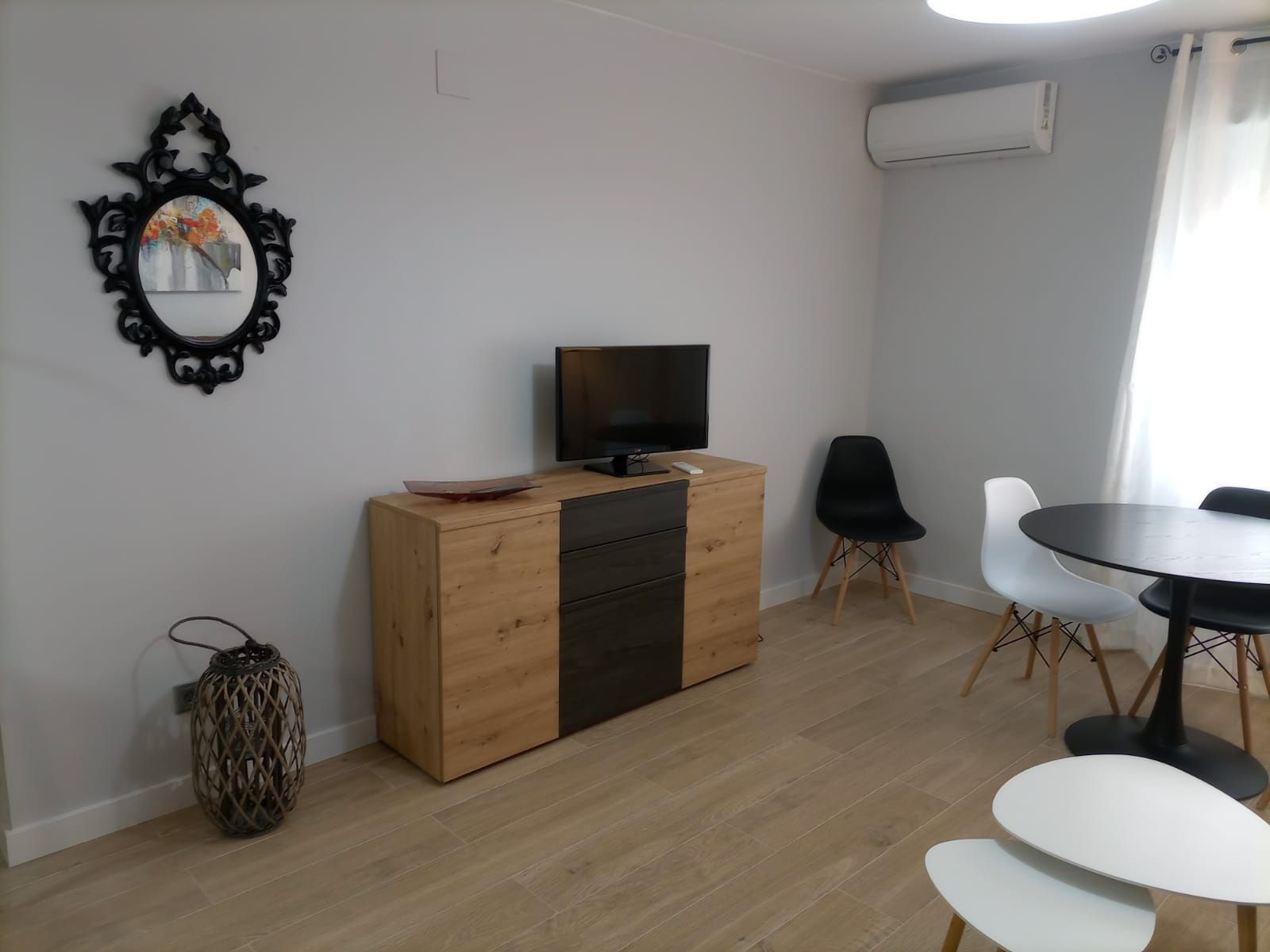 Living room of Flat to rent in  Zaragoza Capital  with Air Conditioner, Heating and Storage room