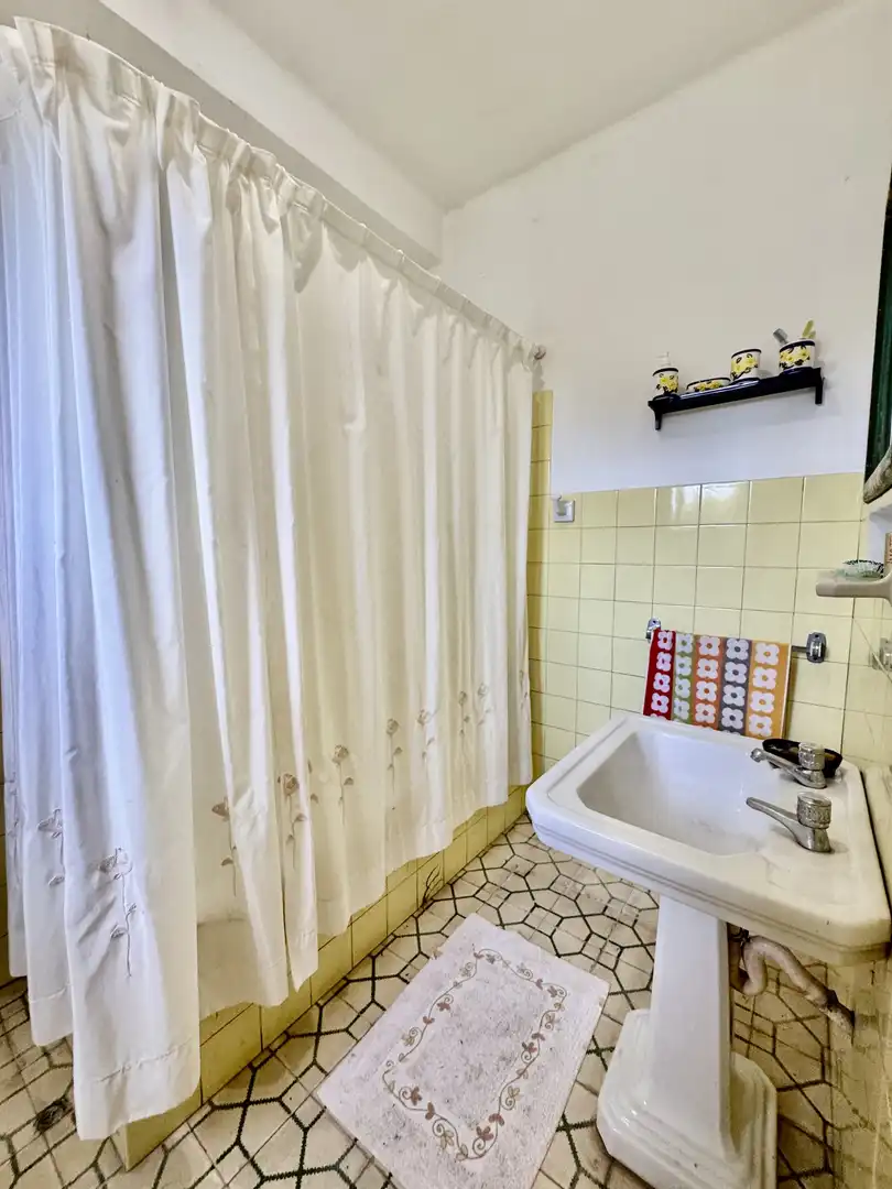 Baño de Casa adosada en venta en Molledo con Parquet, Terraza y Amueblado
