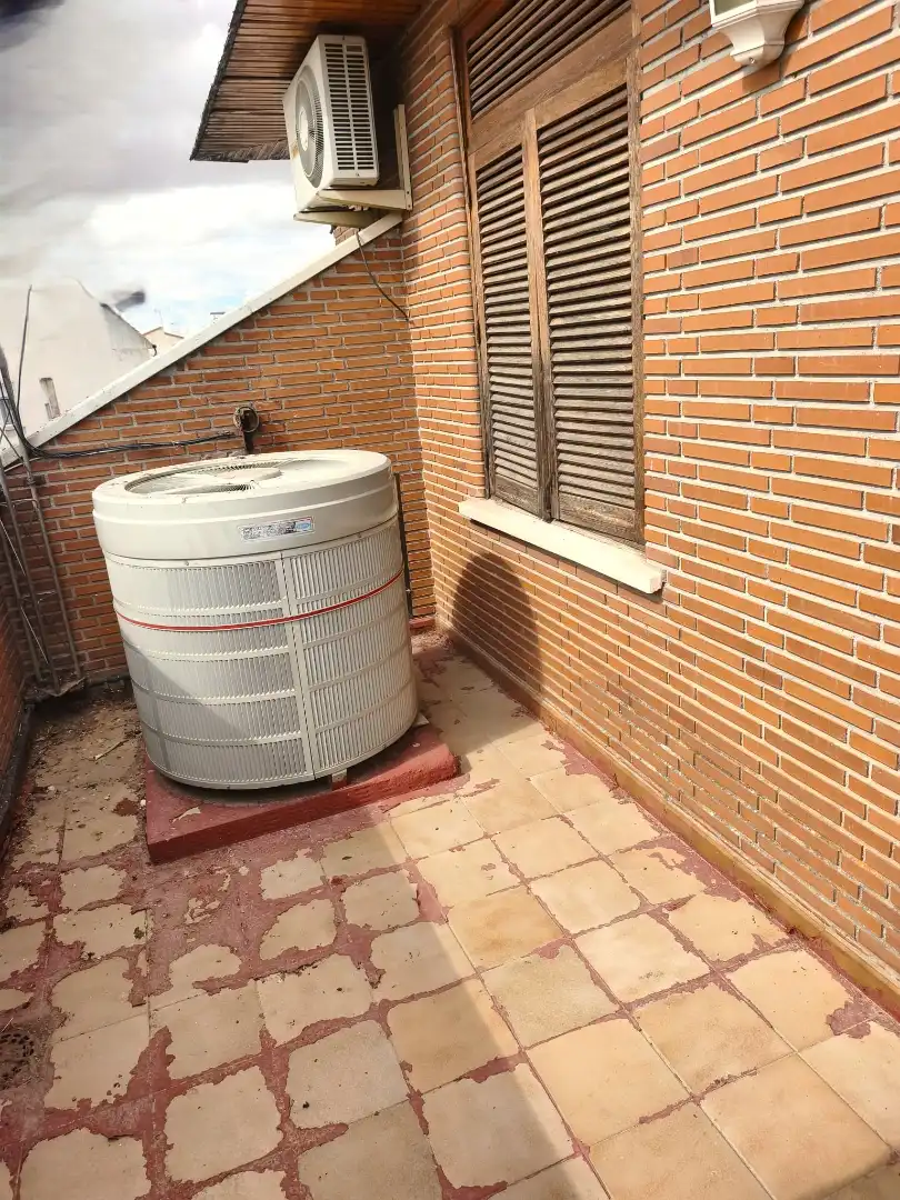 Balcony of Houses for sale in Recas  with Air Conditioner, Heating and Private garden