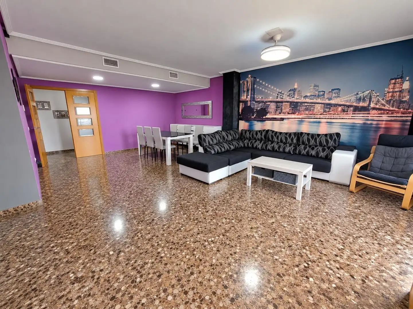 Sala de estar de Ático en venta en Casc Urbà