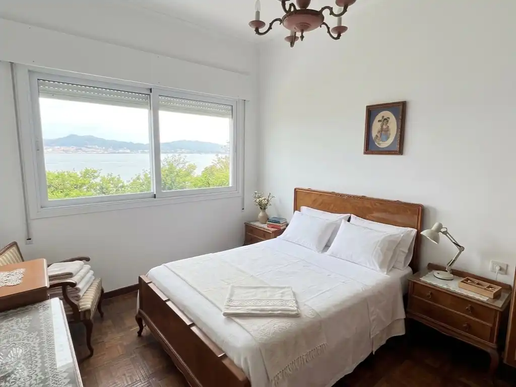 Habitación de Piso de alquiler en Cangas  con Calefacción, Jardín privado y Amueblado