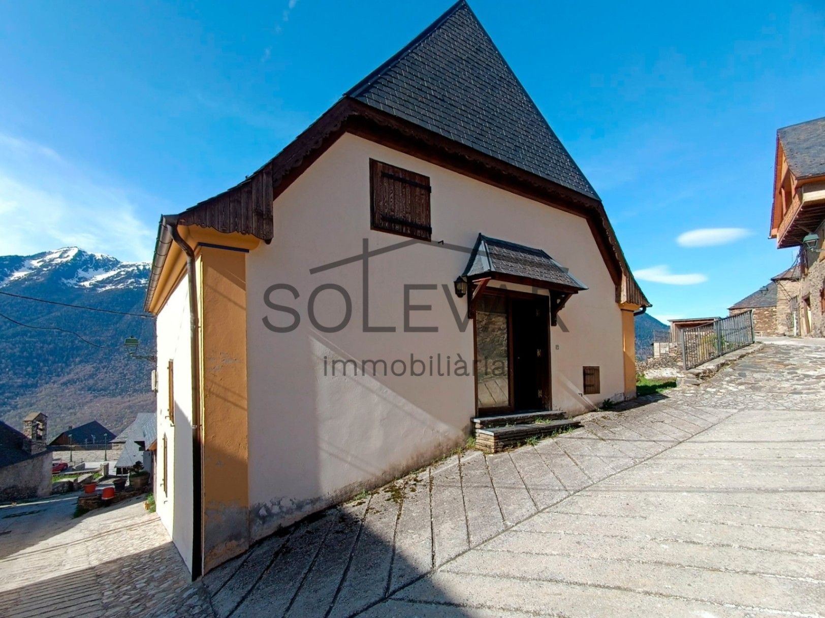 Vista exterior de Dúplex en venda en Arres amb Jardí privat