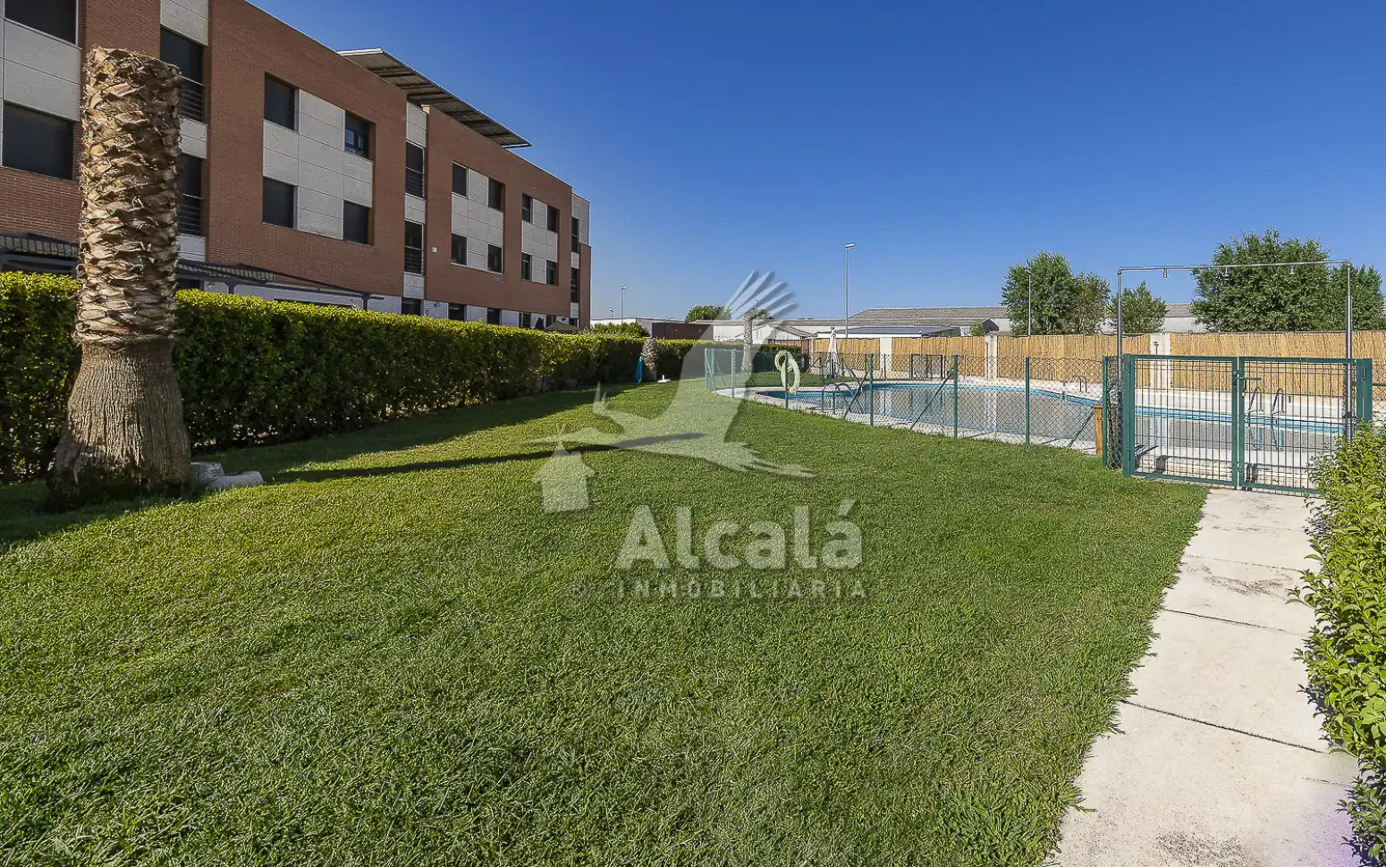 Jardín de Piso en venta en Alcalá de Henares con Aire acondicionado, Calefacción y Jardín privado