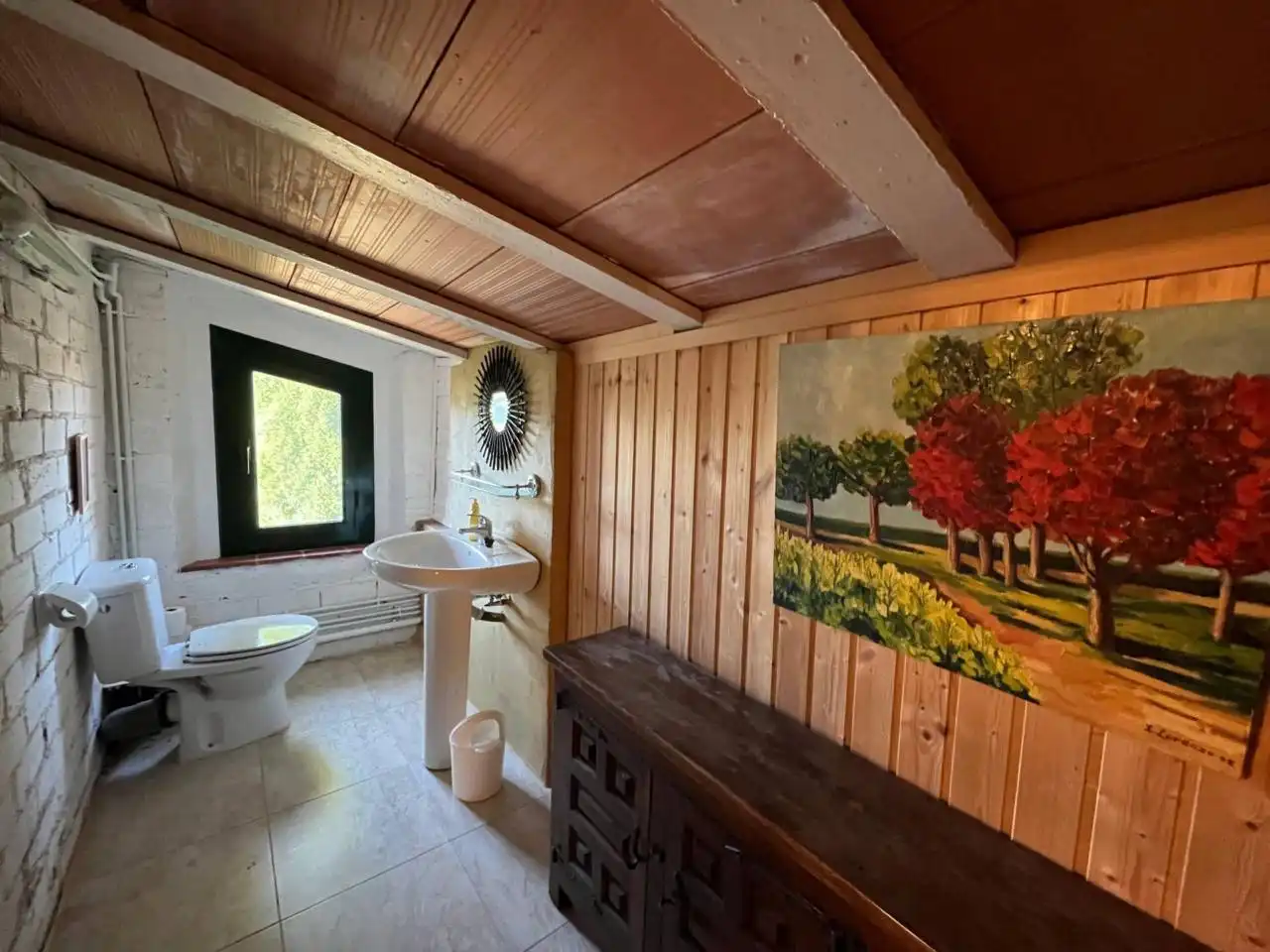 Baño de Finca rústica de alquiler en Aiguaviva con Calefacción, Jardín privado y Terraza
