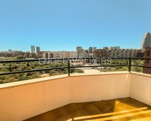 Exterior view of Apartment to rent in  Barcelona Capital  with Air Conditioner, Terrace and Balcony