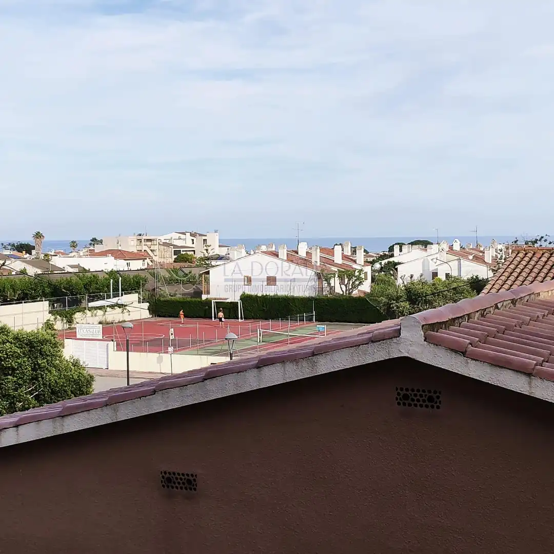 Vista exterior de Apartamento en venta en Cambrils con Amueblado, Balcón y Piscina comunitaria