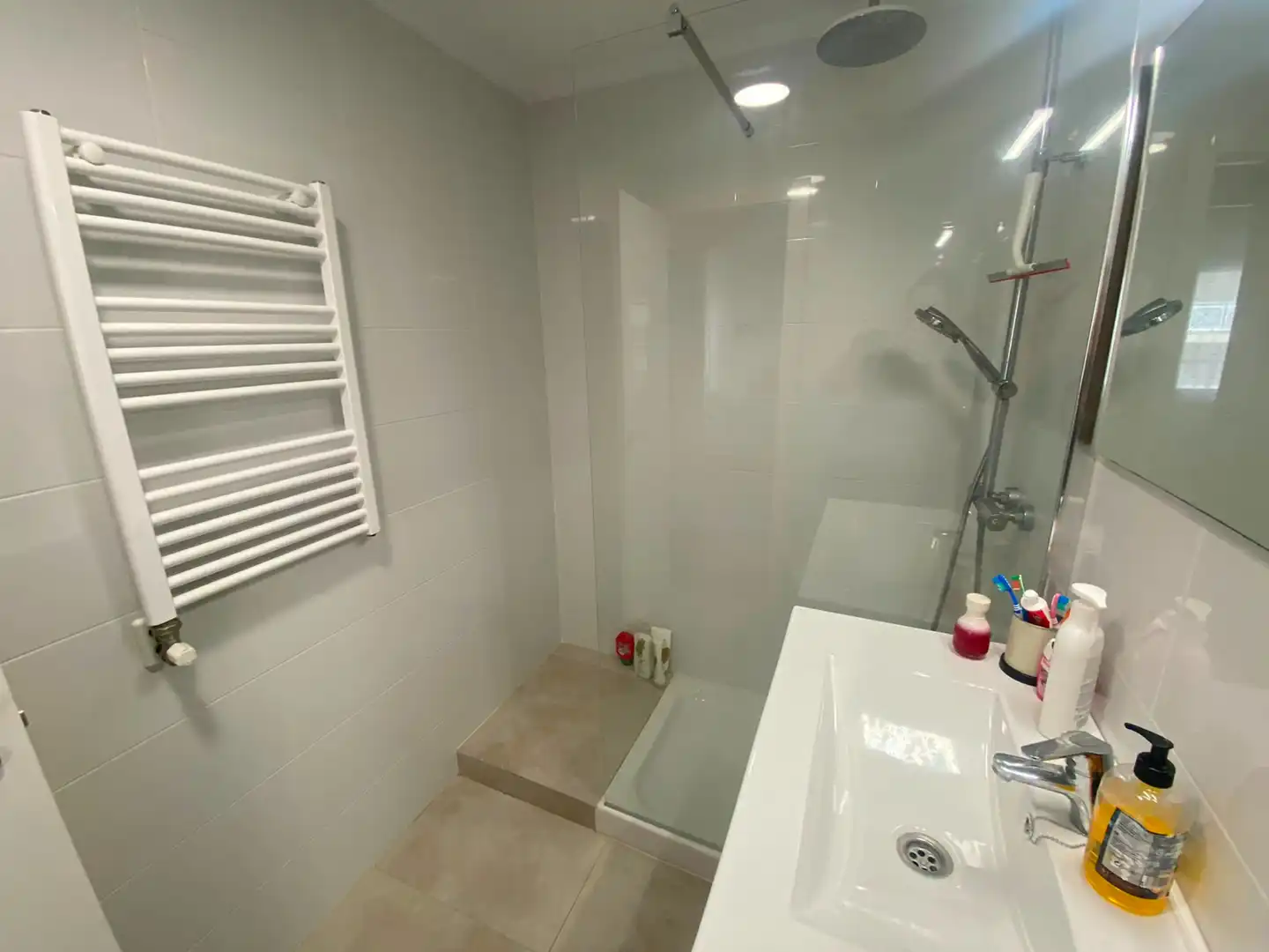 Bathroom of Flat for sale in Castro-Urdiales  with Heating, Private garden and Parquet flooring