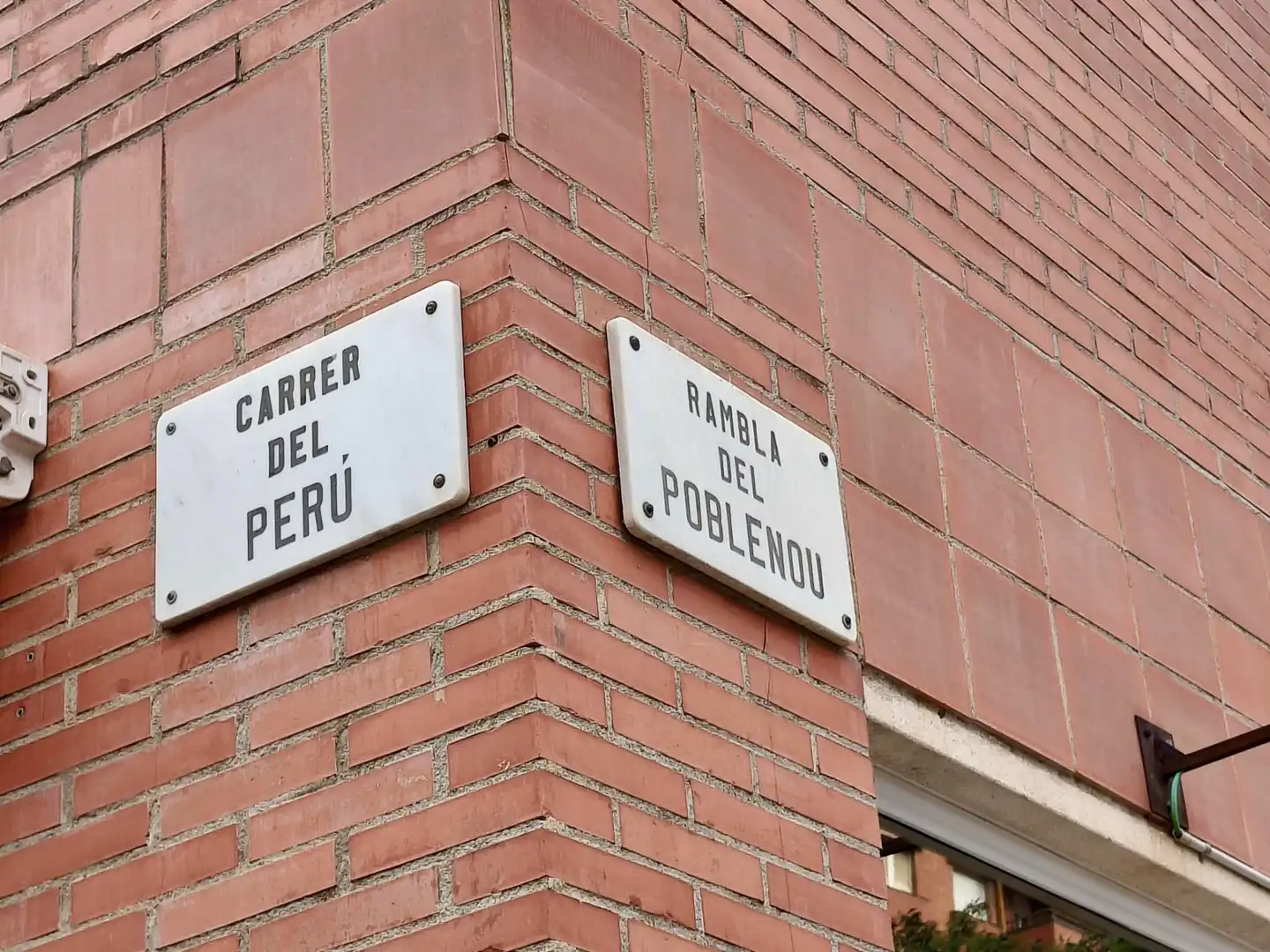 Parkplatz von Garage zur Miete in Sant Martí