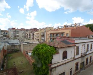 Vista exterior de Pis de lloguer en Girona Capital amb Aire condicionat i Balcó