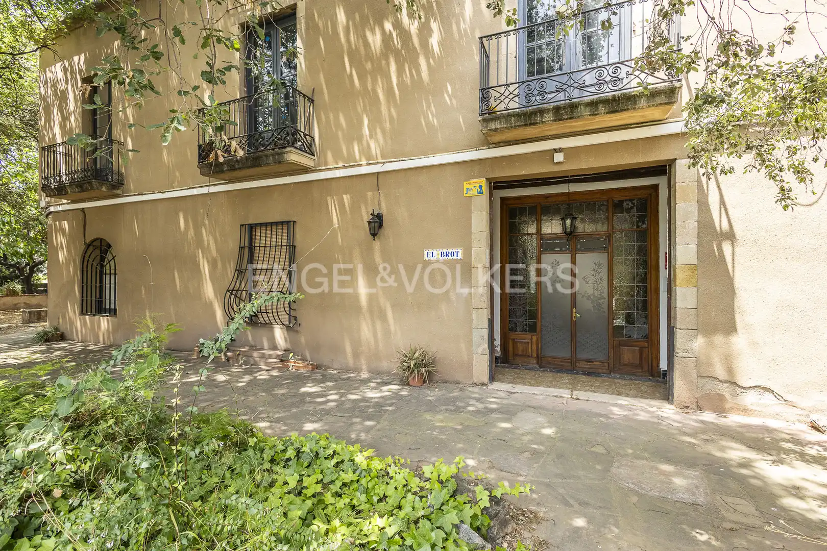 Vista exterior de Edificio en venta en Sant Joan Despí